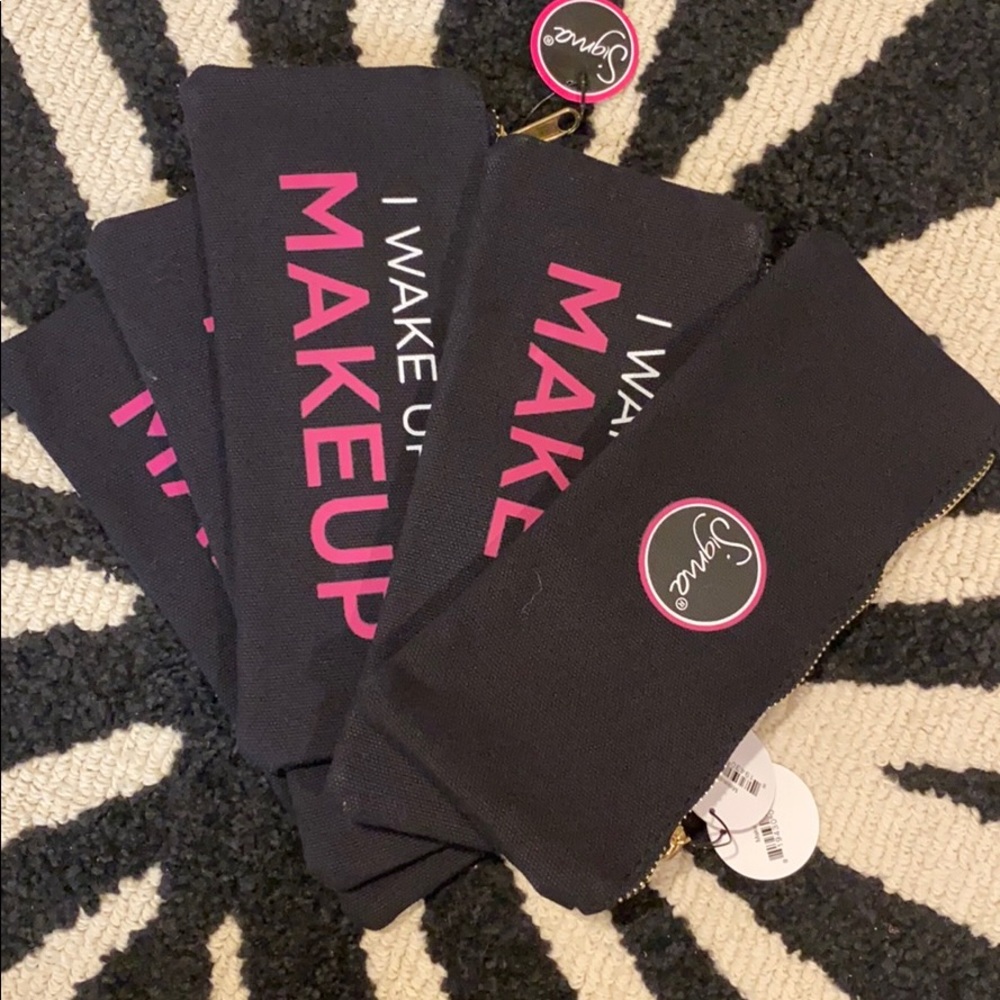 Makeup bags (qty 5)